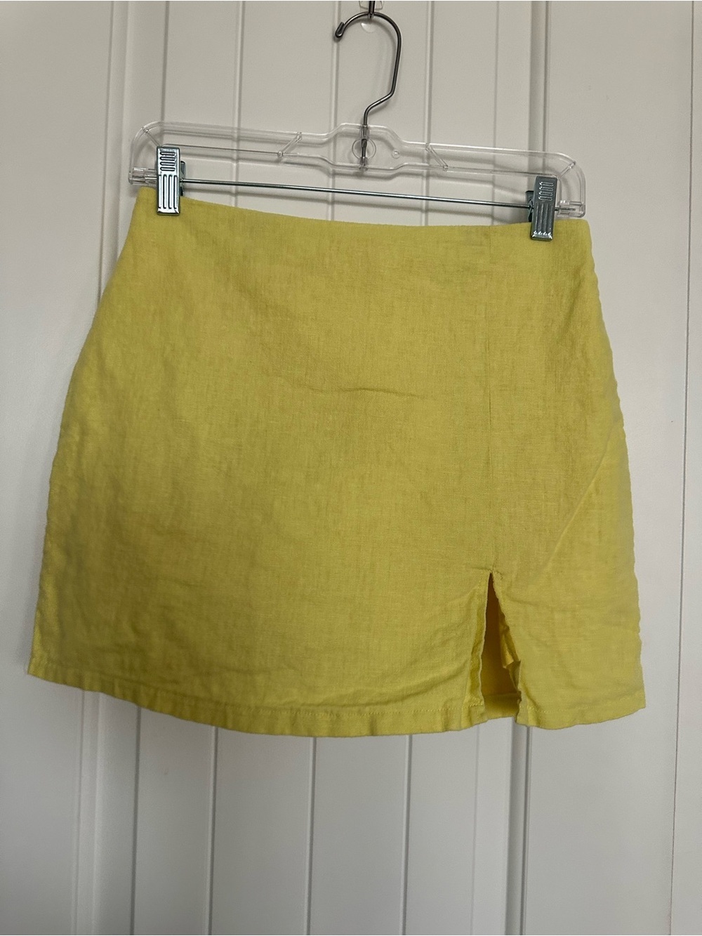 Bright Yellow Linen-Blend Mini Skort with Front Slit